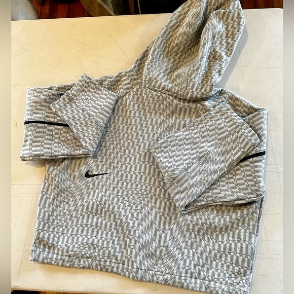 Nike Tech - Picture 3 of 5